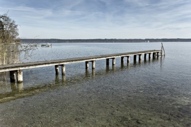 starnberg Gölü Almanya eski bir iskeleye