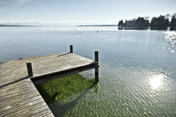 シュタルンベルク湖でドイツで 古い桟橋 — ストック写真