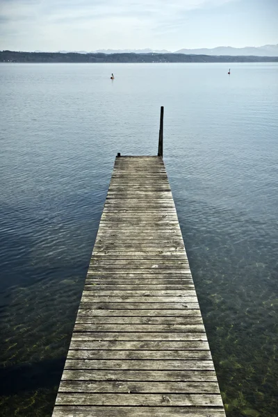 在德国的施塔恩贝格湖的旧码头 — 图库照片