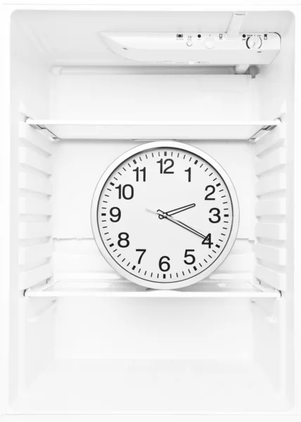 Uhr in einem Kühlschrank — Stockfoto