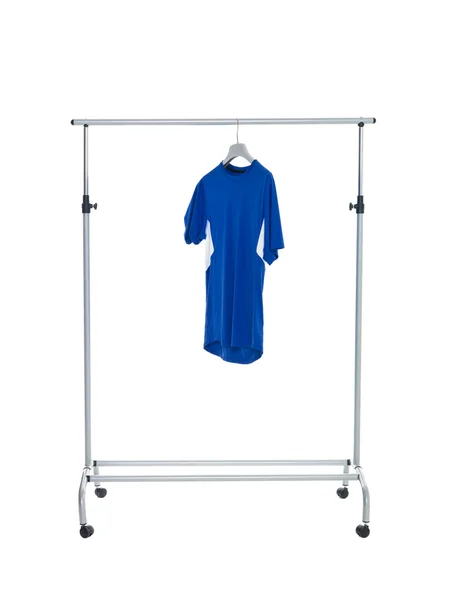Camicia blu su porta abiti — Foto Stock