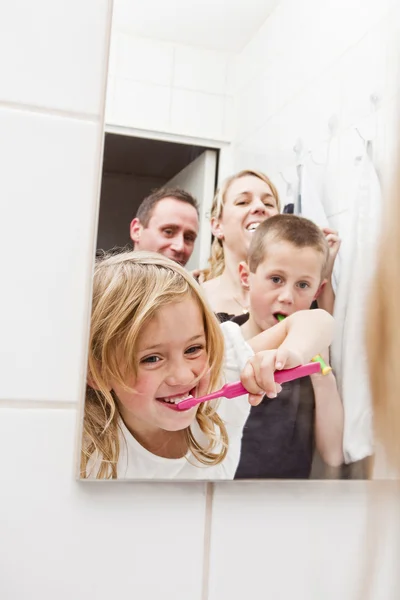 Rodina kartáčování teeths — Stock fotografie