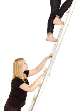 kadın merdivene tırmanma