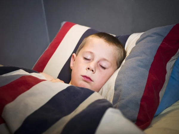 眠っている若い男の子 — ストック写真