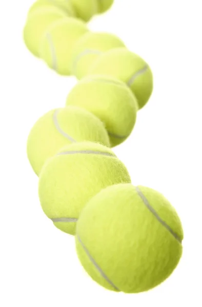 Тенісні м'ячі в ряд — стокове фото