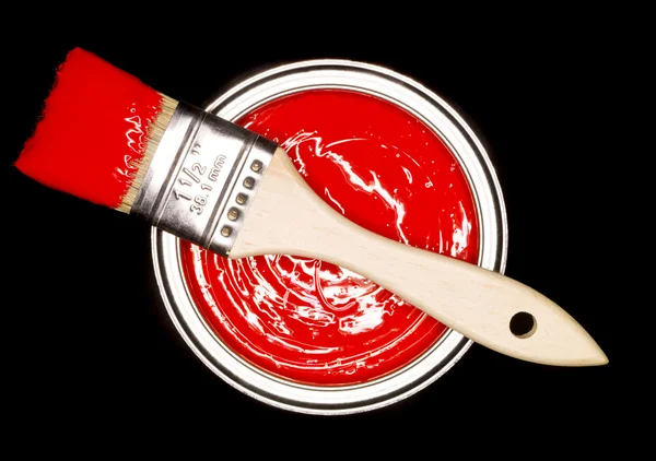 Lata Pintura Roja Pincel Arriba Sobre Fondo Negro — Foto de Stock