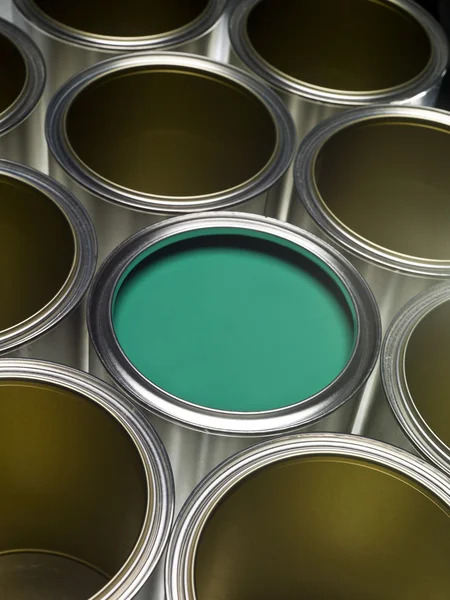 Tinta Latas Quadro Completo Com Tinta Verde Deles — Fotografia de Stock