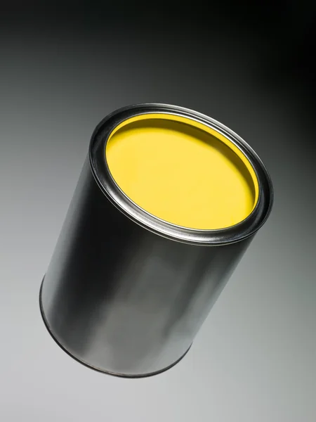 Lata de pintura amarilla —  Fotos de Stock