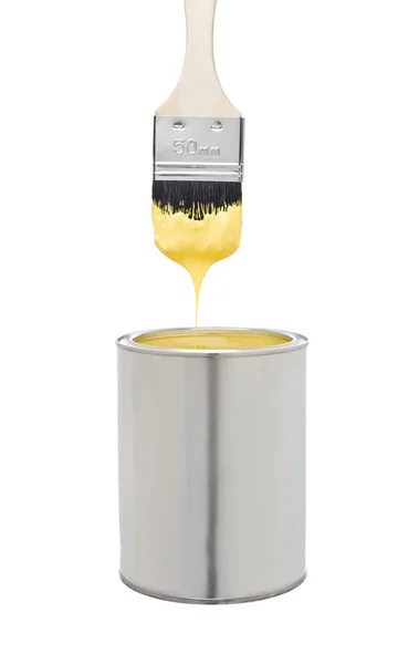 Pincel Lata Tinta Amarela Isolada Fundo Branco — Fotografia de Stock