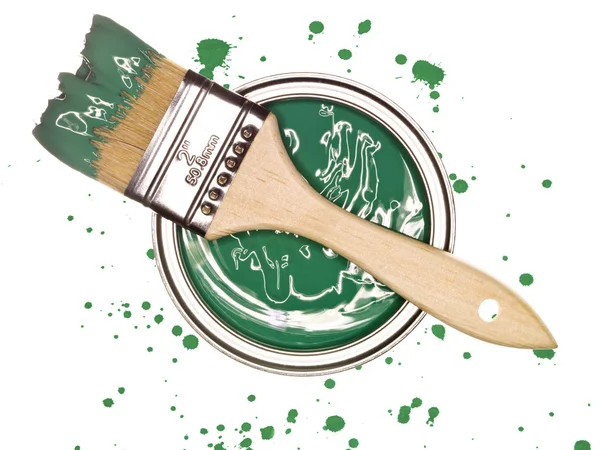 Grüne Farbdose mit Pinsel — Stockfoto