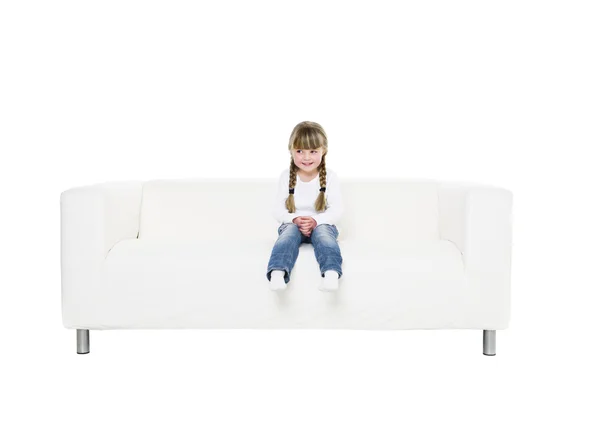 Chica joven en un sofá —  Fotos de Stock