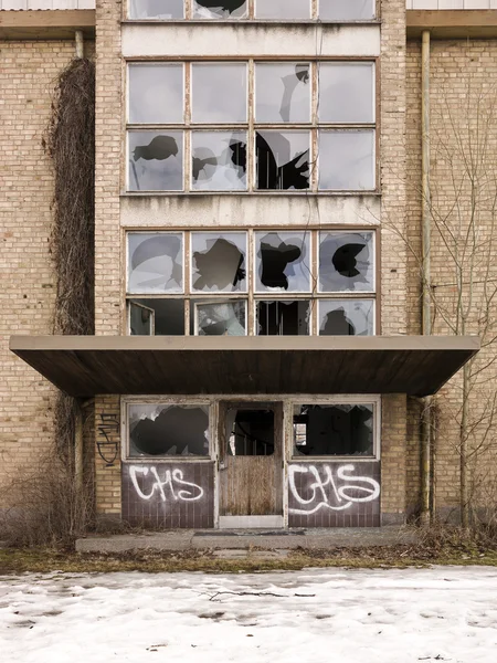 Abgenutztes Gebäude — Stockfoto