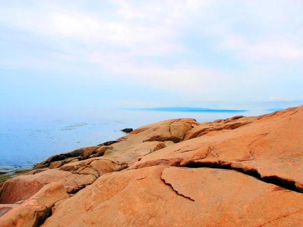 Laranja paisagem à beira-mar rocha — Fotografia de Stock