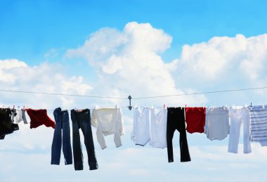 clothesline ve mavi gökyüzü