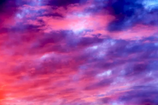 粉色和紫色的天空 — 图库照片