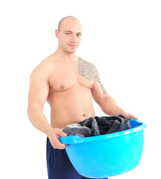 Jovem muscular homem fazendo lavanderia — Fotografia de Stock