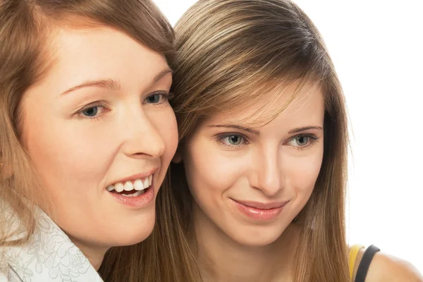 Zwei Lächelnde Hübsche Blonde Mädchen Die Sich Etwas Ansehen — Stockfoto