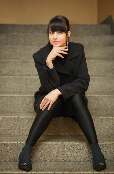 Pretty Brunette Girl Dressed Black Clothes Sitting Stair Step — Stock Photo, Image