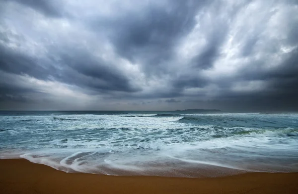 Stormachtige strand — Stockfoto