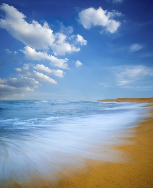 Голубой пляж — стоковое фото