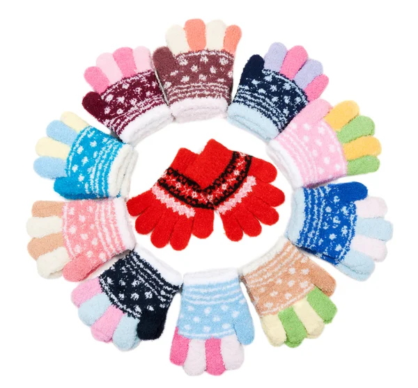Дитячі кольорові в'язані рукавички — стокове фото