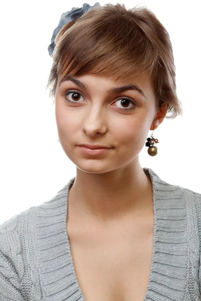 Portrét mladé dívky v květina ve vlasech — Stock fotografie