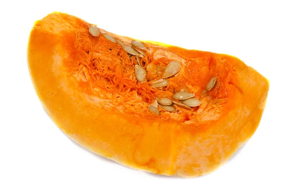 Citrouille orange coupée avec des graines — Photo