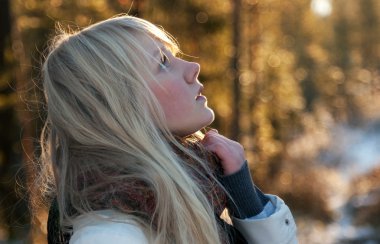 Genç güzel kızın portresi.