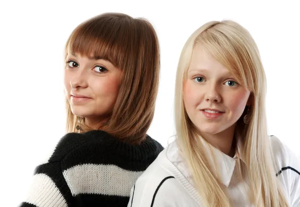 Portret dwóch dziewczyn blondynki i brunetki — Zdjęcie stockowe