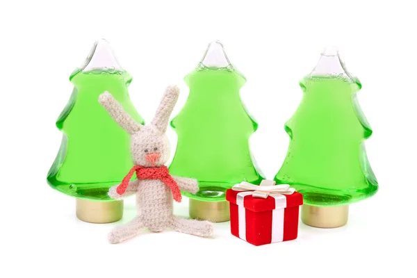니트 토끼 및 붉은 상자 선물 — 스톡 사진