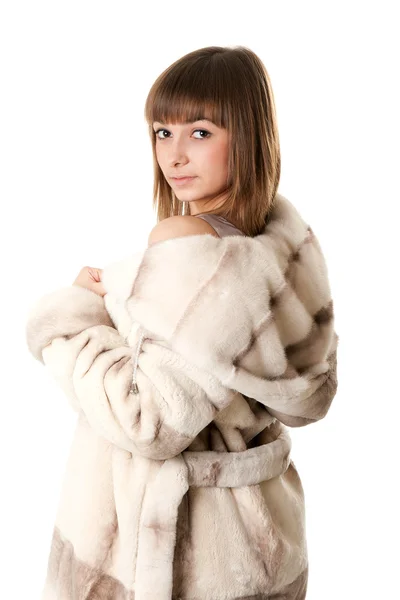 一个美丽的年轻女孩，在一件裘皮大衣 — 图库照片