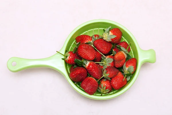 Ripe Red Strawberries Green Bowl — Stock Photo, Image