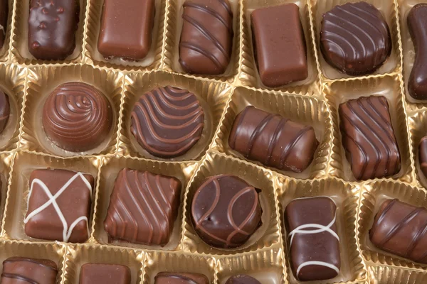 白い背景に隔離されたチョコレートキャンディー — ストック写真