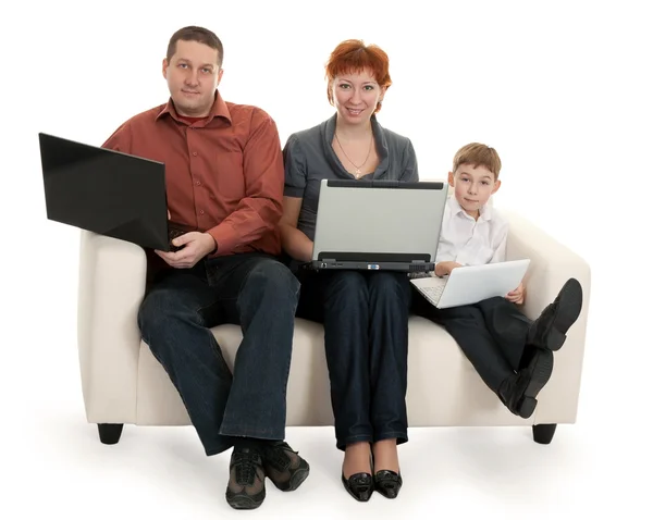 Vader Moeder Zoon Met Laptop Zittend Bank — Stockfoto