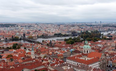 üstten leyleklerin Prag görünüm