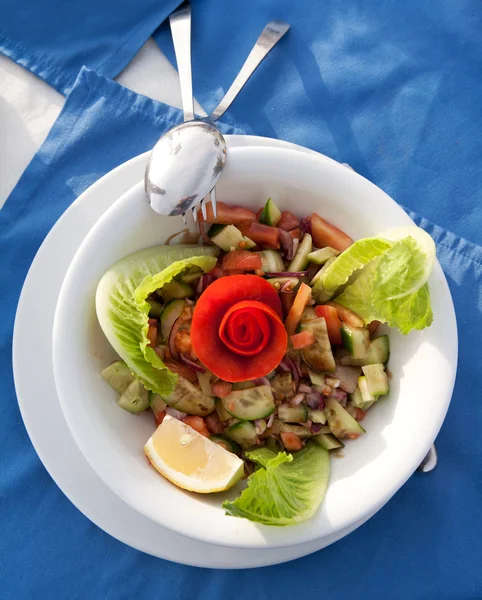 Блюдо с салатом — стоковое фото