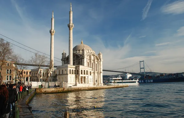 Мечеть Ортакой Возле Моста Босфор Стамбул Турция — стоковое фото