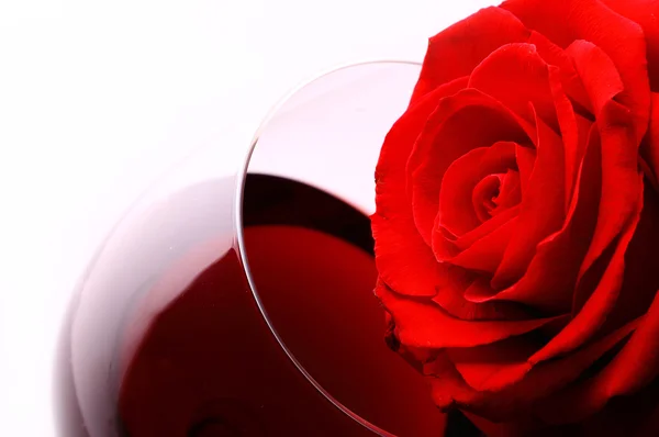 Роза и вино — стоковое фото