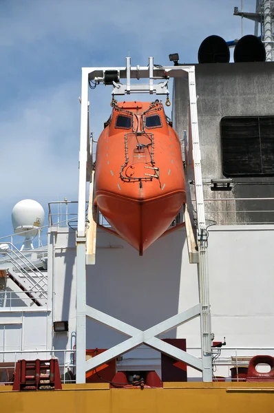 Bateau de sauvetage à l'arrière du navire . — Photo