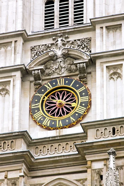 Часы церкви — стоковое фото