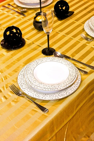Goldener Tisch — Stockfoto