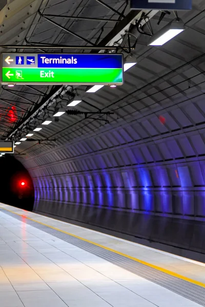 Underground platform — Stock Photo, Image