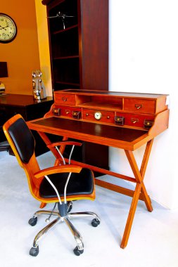 Retro çalışma masası