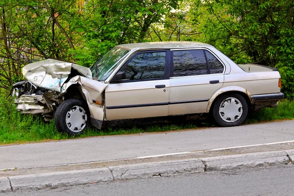 Beschadigde auto — Stockfoto
