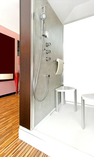 现代淋浴室内 — 图库照片