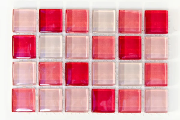 ピンク色の小さなガラスの正方形のタイル — ストック写真