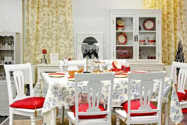 复古风格的内饰的白色餐厅 — 图库照片
