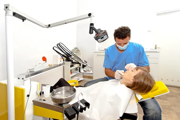 Ragazza Studio Dentale Durante Esame Dei Denti — Foto Stock