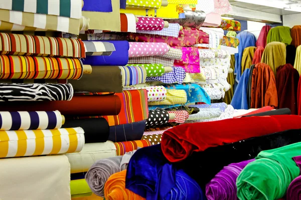 Текстильна рулонах склад — стокове фото