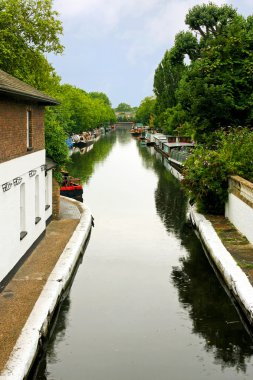 Su yolları parçası uzun ve dar kanal